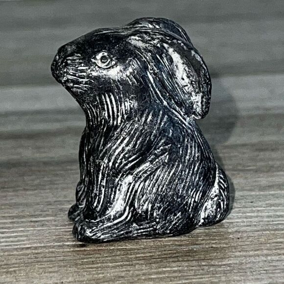 Wolf Canada Carved Soapstone Rabbit Figurine - Cute Baby Charcoal Grey Bunny - Picture 3 of 8